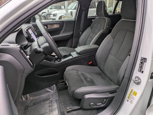 Certified 2023 Volvo C40 P8 Recharge Plus image 25