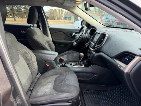 Used 2016 Jeep Cherokee Latitude w/ Cold Weather Group image 15