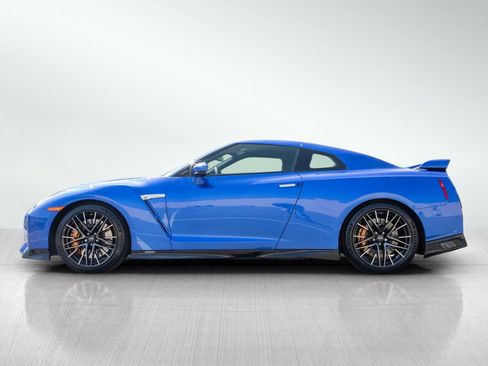 Used 2023 Nissan GT-R Premium AWD/4WD image 2