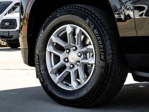 Used 2025 Chevrolet Suburban LS image 56