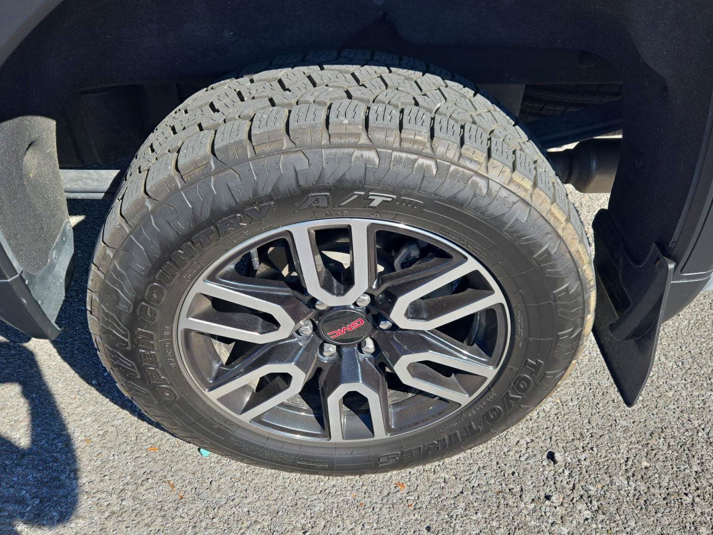 Used 2022 GMC Sierra 1500 AT4 w/ AT4 Premium Package AWD/4WD image 11