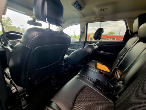 Used 2019 Dodge Journey Crossroad FWD image 3