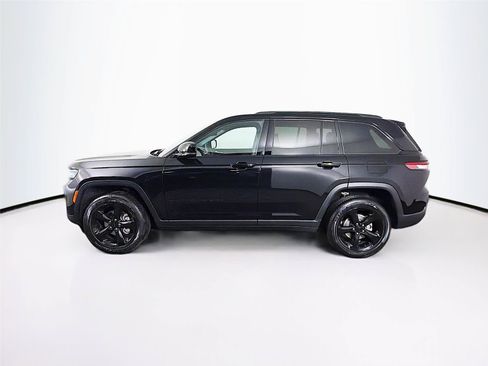 Used 2024 Jeep Grand Cherokee Altitude AWD/4WD image 8