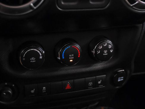 Used 2013 Jeep Wrangler Rubicon w/ PWR Convenience Group AWD/4WD image 24