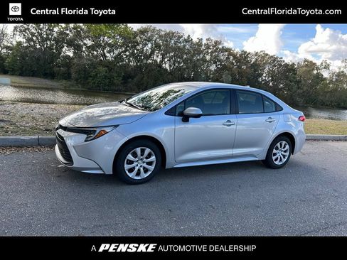 Used 2026 Toyota Corolla SE FWD image 1