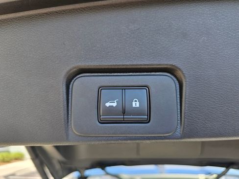 Used 2025 Nissan Rogue SV AWD/4WD image 11