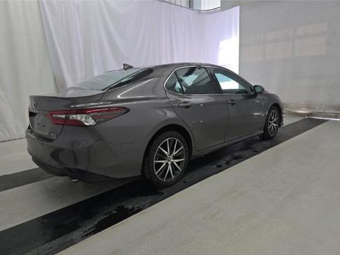 Used 2022 Toyota Camry XLE image 3