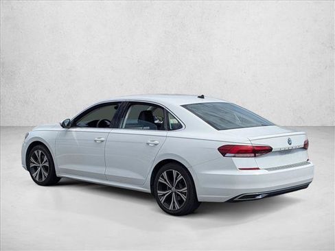 Used 2022 Volkswagen Passat 2.0T SE FWD image 8