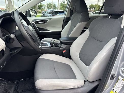 Used 2021 Toyota RAV4 XLE image 11