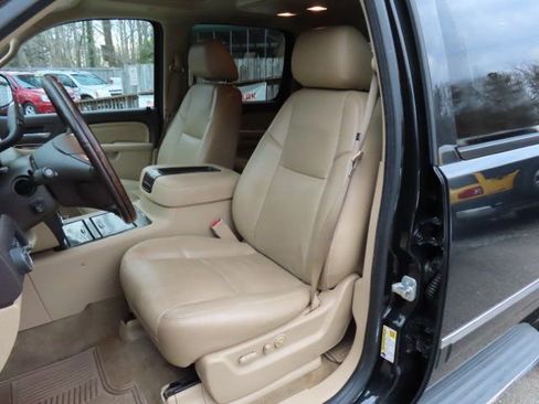 Used 2013 GMC Yukon XL Denali image 26