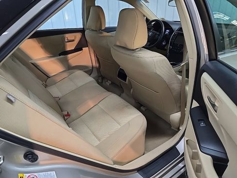 Used 2017 Toyota Camry LE w/ Moonroof Package FWD image 18