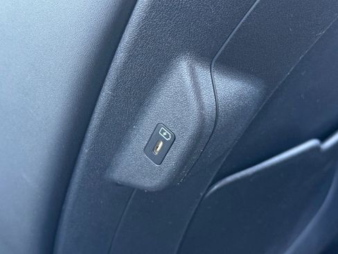 Used 2023 Kia Niro SX Touring image 31