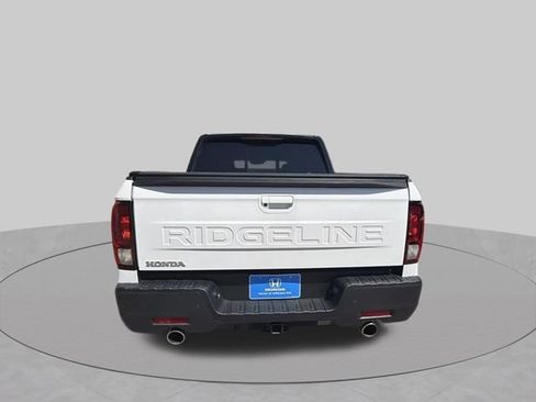 Used 2025 Honda Ridgeline Black Edition image 4