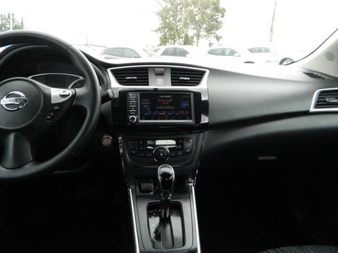 Used 2019 Nissan Sentra SV image 16