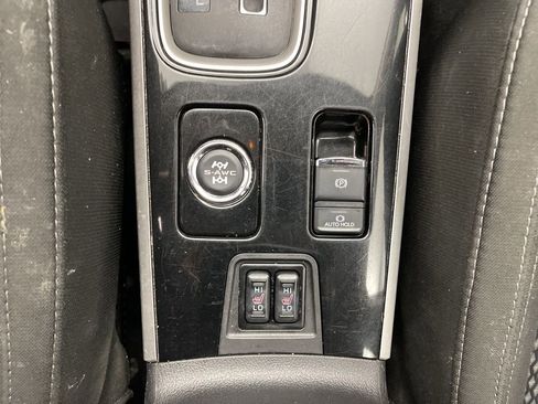 Used 2020 Mitsubishi Outlander ES image 11