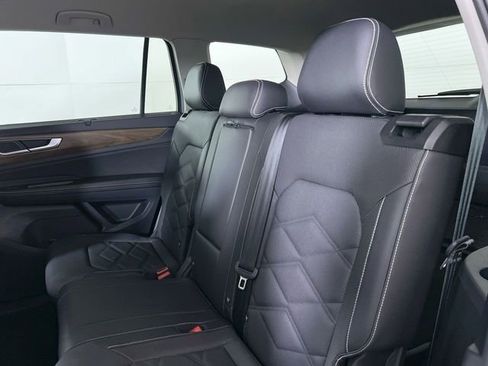 Used 2025 Volkswagen Atlas SE image 21