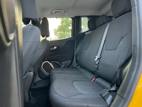 Used 2015 Jeep Renegade Latitude FWD image 14