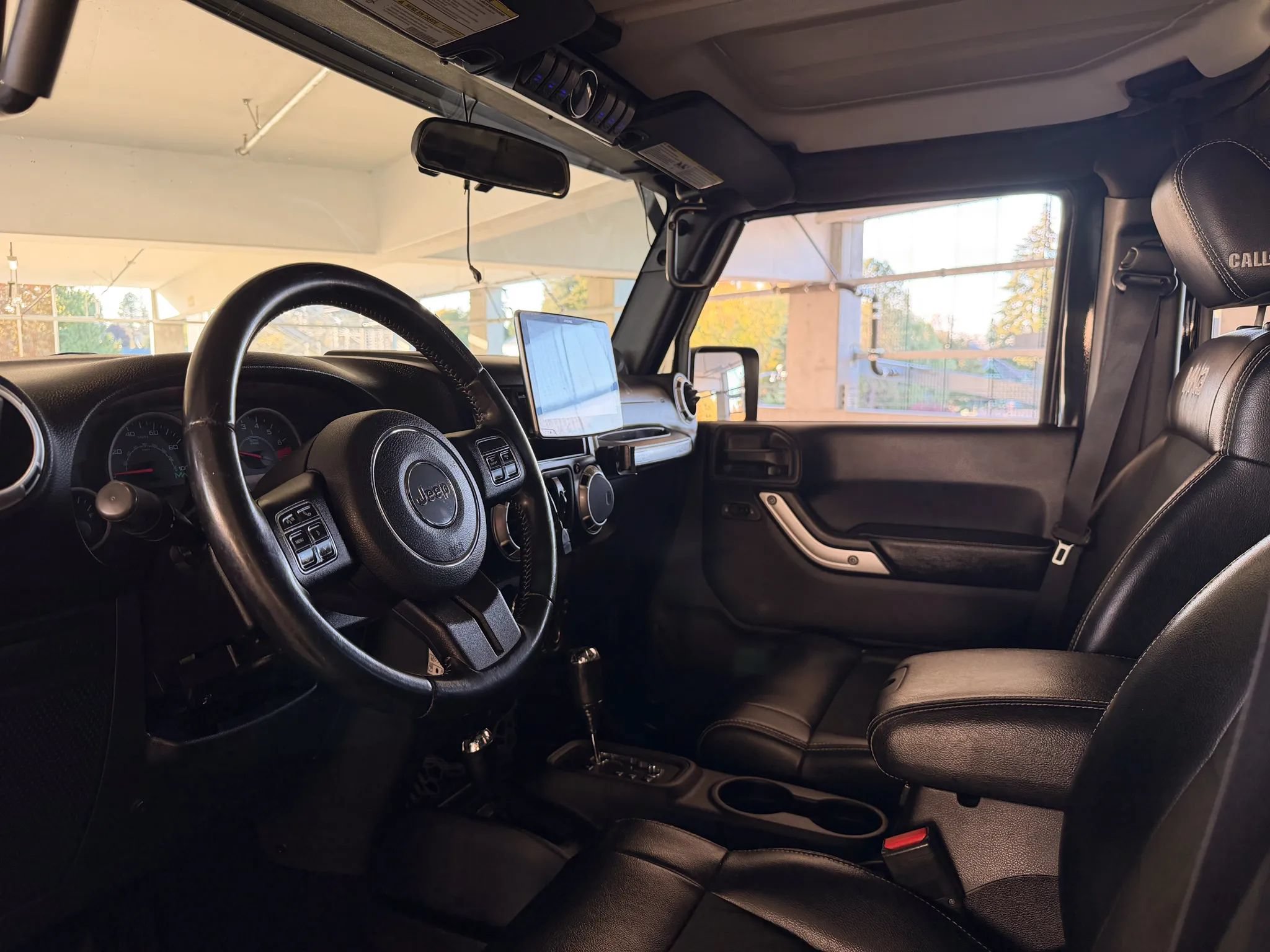 Used 2012 Jeep Wrangler Unlimited Rubicon AWD/4WD image 17