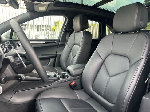 Used 2026 Porsche Macan AWD/4WD image 5