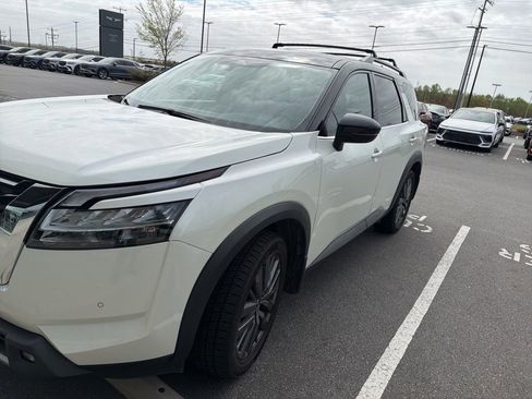 Used 2022 Nissan Pathfinder SL w/ SL Premium Package image 7