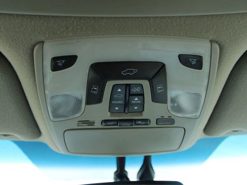 Used 2013 Toyota Sienna Limited image 32