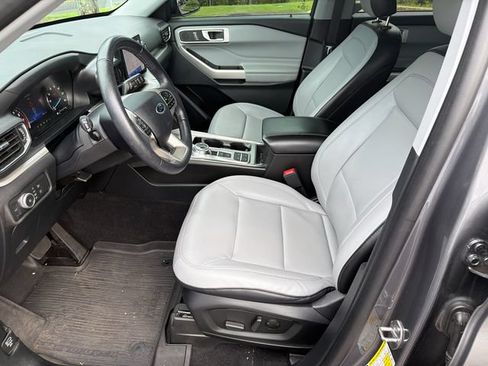 Used 2021 Ford Explorer XLT w/ Equipment Group 202A RWD image 11