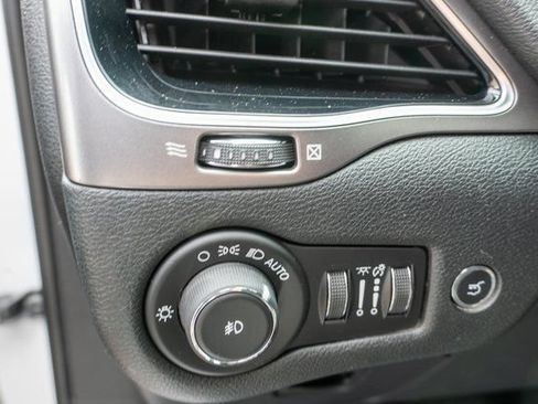 Used 2019 Jeep Cherokee Limited AWD/4WD image 20
