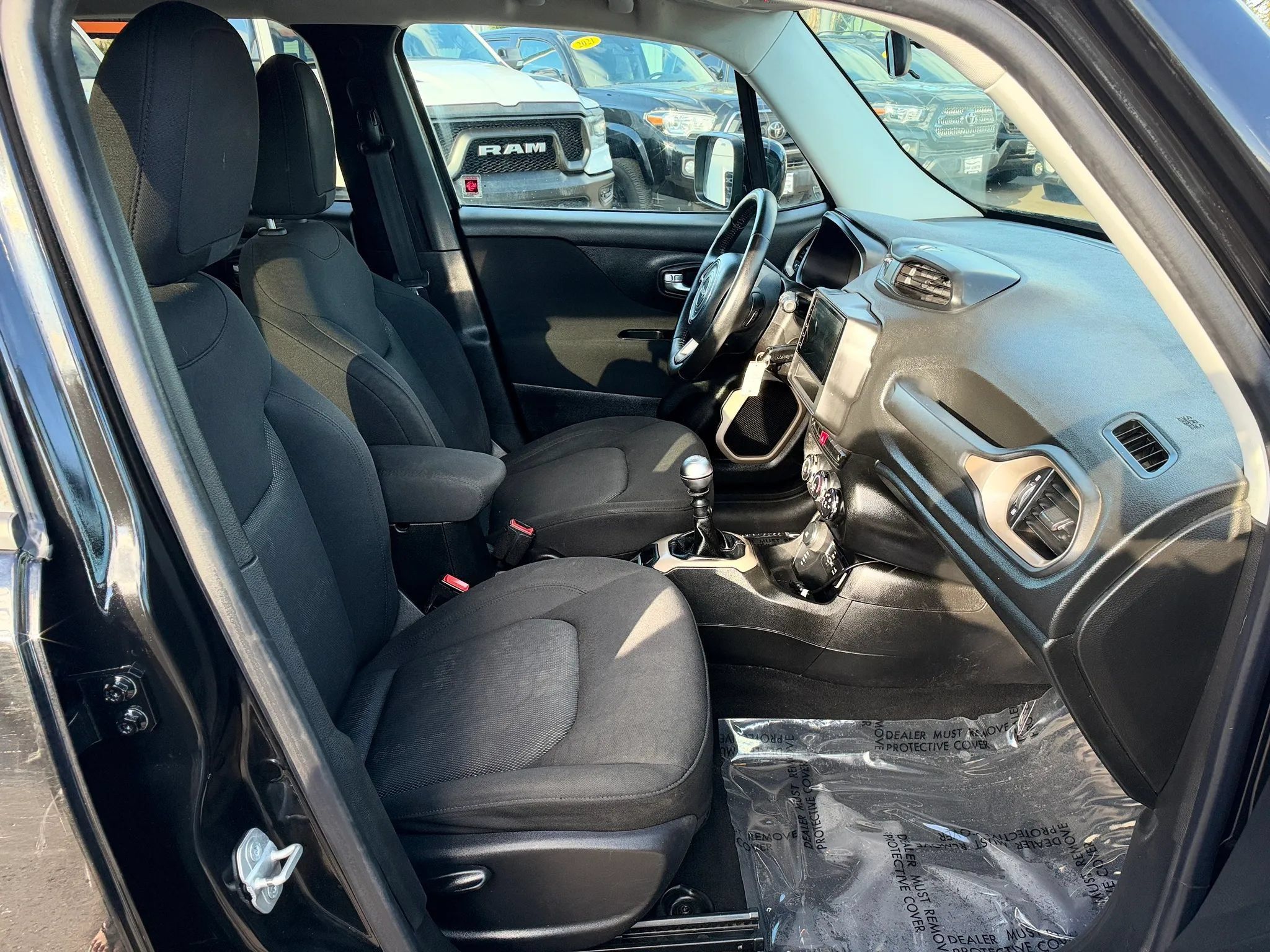 Used 2015 Jeep Renegade Latitude w/ Cold Weather Group II AWD/4WD image 21