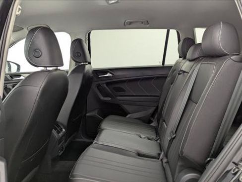 Used 2023 Volkswagen Tiguan SE FWD image 17