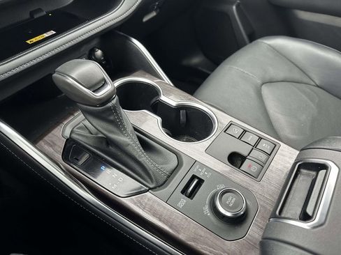 Used 2023 Toyota Highlander Limited image 28