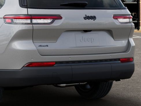 New 2025 Jeep Grand Cherokee L Altitude image 13
