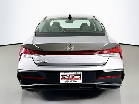 Used 2025 Hyundai Elantra SEL FWD image 6