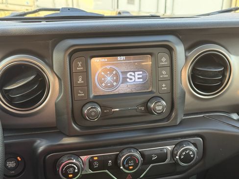 Used 2018 Jeep Wrangler Unlimited Sport image 28