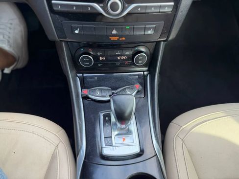 Used 2017 INFINITI QX30 FWD image 44