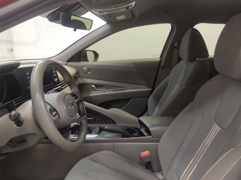 Used 2022 Hyundai Elantra SEL FWD image 17