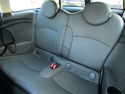 Used 2011 MINI Cooper Clubman image 5