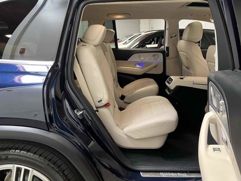 Used 2022 Mercedes-Benz GLS 450 4MATIC SUV - WARMTH & COMFORT image 37
