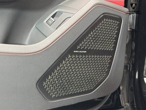 Used 2024 Lamborghini Urus S AWD/4WD image 49