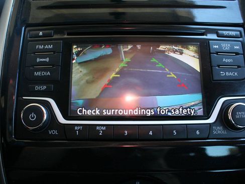 Used 2016 Nissan Versa Note SV FWD image 21