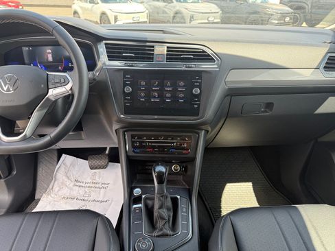 Used 2023 Volkswagen Tiguan SE AWD/4WD image 19