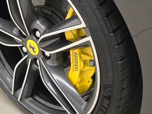 Used 2022 Ferrari Roma RWD image 14