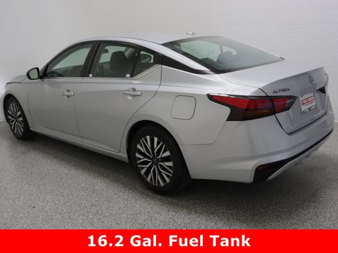Used 2024 Nissan Altima 2.5 SV image 9
