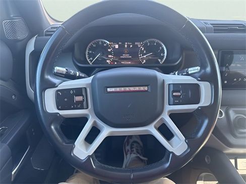 Used 2022 Land Rover Defender 110 image 17
