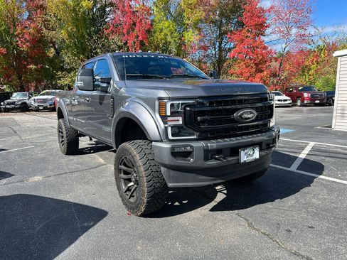 Used 2022 Ford F250 Lariat w/ Black Appearance Package image 2