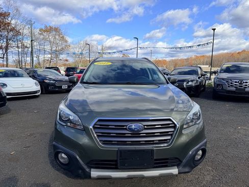 Used 2017 Subaru Outback 2.5i Touring image 2