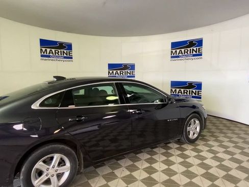 Used 2023 Chevrolet Malibu LS FWD image 2