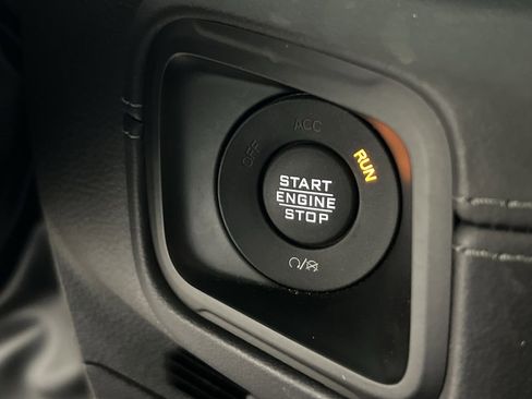 Used 2025 Jeep Wrangler Unlimited Rubicon AWD/4WD image 33