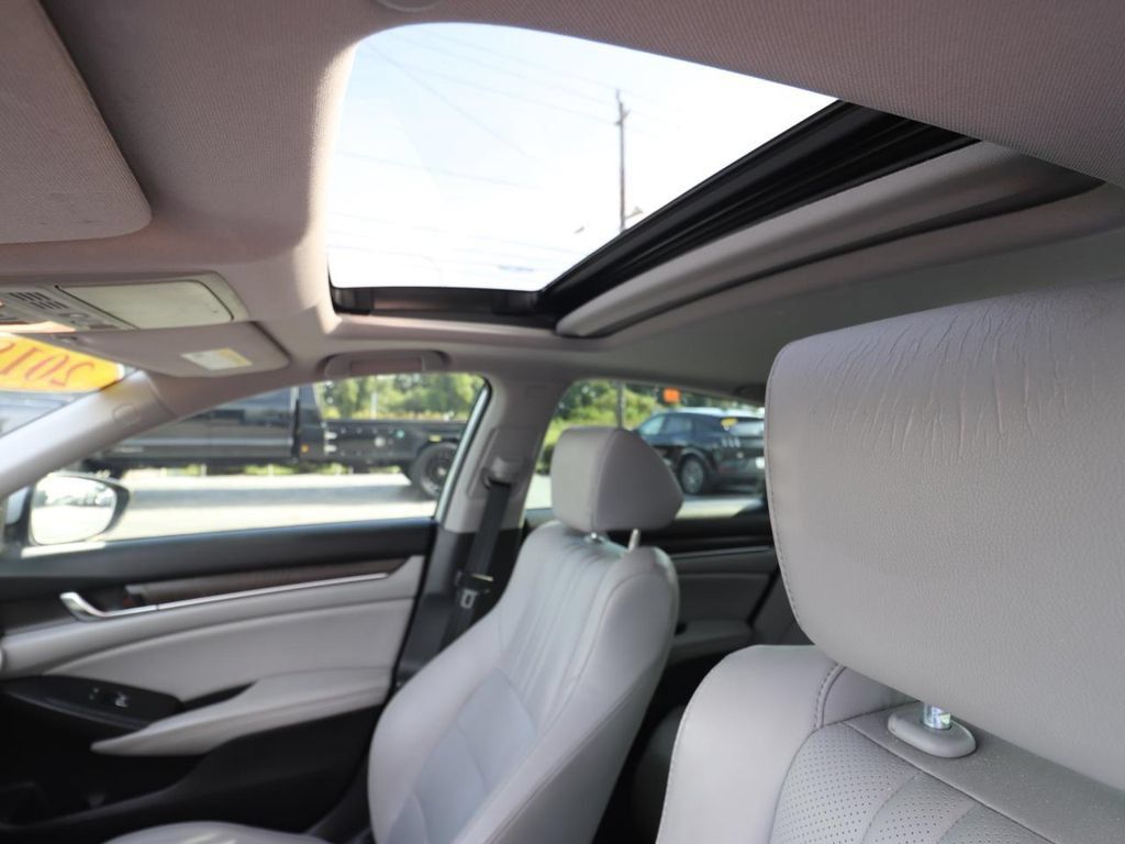 Used 2018 Honda Accord Touring image 4