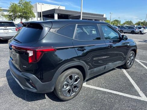 Used 2024 Kia Seltos LX AWD/4WD image 4