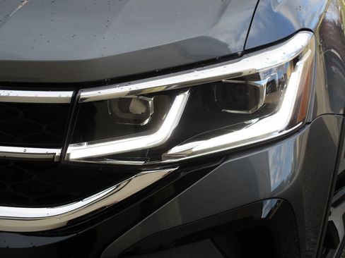 Used 2022 Volkswagen Taos SEL image 42